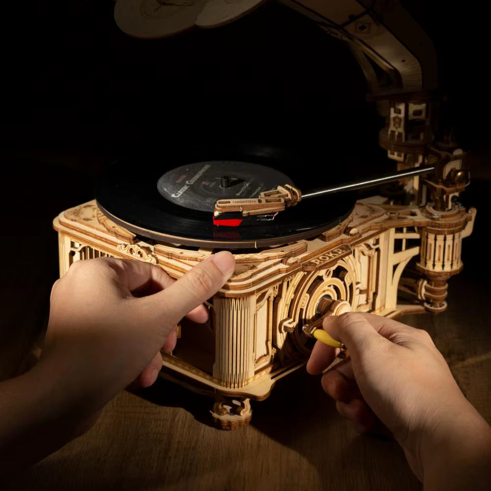 Hand Crank Classic Gramophone with Music 1:1 424Pcs Wooden Model Building Kits Gift for Children Adult LKB01 Home Decor